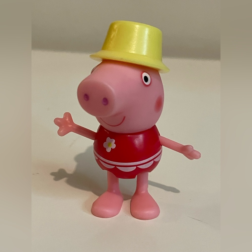 Jazwares: Peppa Pig - Series 1- Peppa's Surprise Ballons- Beach Peppa Pig Figure